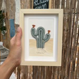 Cuadro de Cactus en Macramé Small Solitario- Pieza Única Hecha a Mano