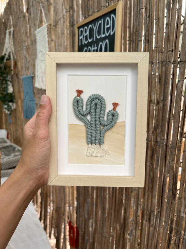 Cuadro de Cactus en Macramé Small Solitario- Pieza Única Hecha a Mano